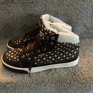 In Excellent Condition!SKECHERS Faux Fur Lined High Top Sneakers